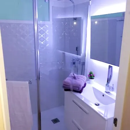 Spacious In Palmas Air Conditioned 80 M² Parking *