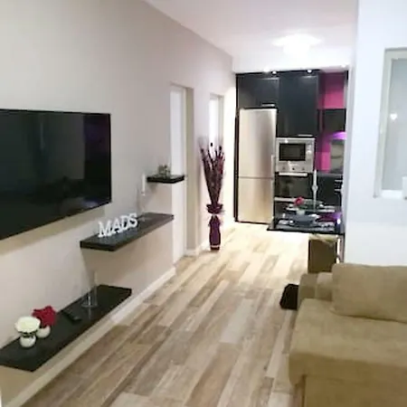 Spacious In Palmas 80 M² With Air Conditioning